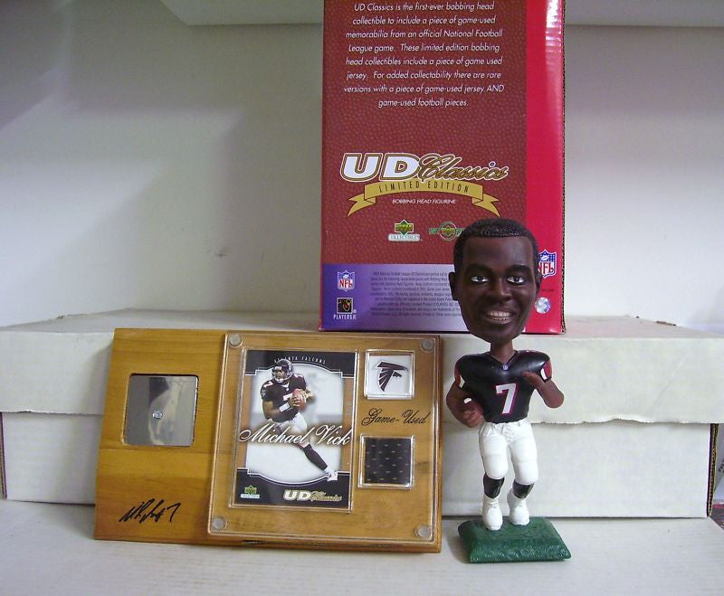 Michael Vick Bobblehead and Jersey - BobblesGalore